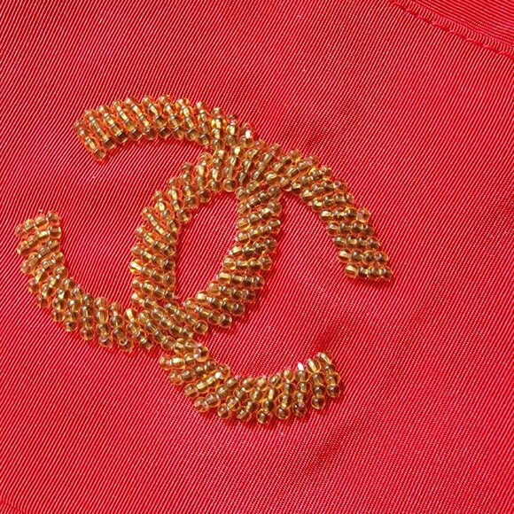 CHANEL Authentic Couture Red Silk Wrap Stole Shawl with embroidered CC's large - Picture 3 of 8